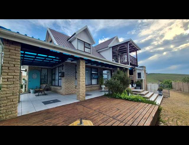 4 BEDROOM HOUSE FOR SALE IN HARTENBOS HEUWELS